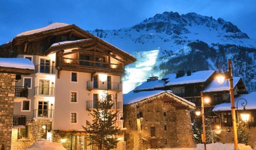 Val-d'Isere Hotel | Maison de Famille Les 5 Frères