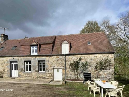 Domfront en Poiraie Casa | Maison de Charme Rénovée avec Jardin, Idéale pour Cyclistes et Randonneurs, Proche Mont Saint-Michel - FR-1-497-201