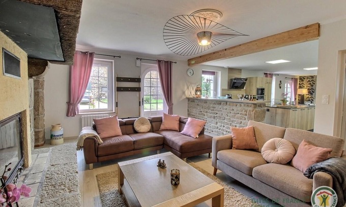 Plenee-Jugon Casa | Maison de la Ville-j