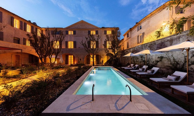 Vallabregues Otro | Maison de Maître en Provence Avec 2 Piscines, Jardin et Salle de Sport
