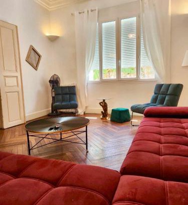 Castelnaudary Casa | Maison de Maître L Oustal des Halles avec salle de cinéma, billard & Jacuzzi