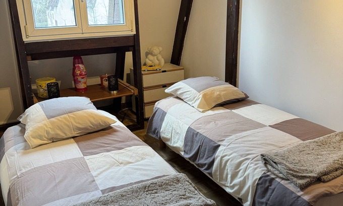 Courcouronnes Casa | Maison de Ville Cosy en Bordure D'un Grand Lac, Proche Paris et Toute Commodité