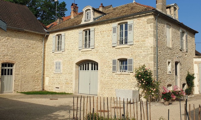 Savigny-les-Beaune Casa | Maison de Ville Indépendante Centre Village
