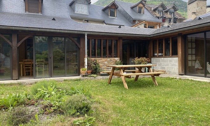 Luz-Saint-Sauveur Casa | Maison de Ville Avec vue Montagne et Jardin