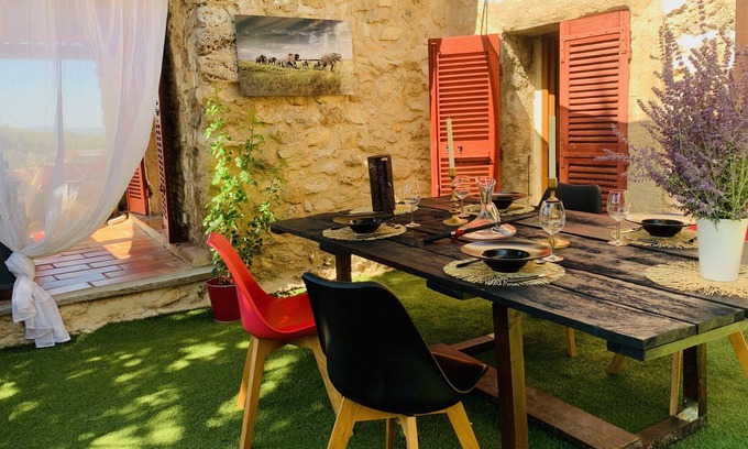Meyrargues Casa | Maison de village authentique proche Aix - 4 pers