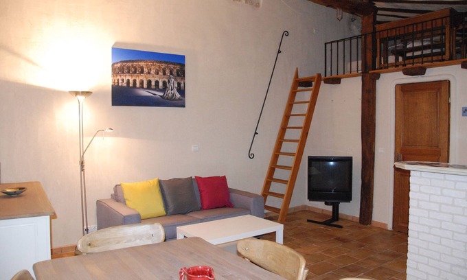 Sernhac Casa | Maison de Village Avec Terrasse et Garage Près du Pont du Gard