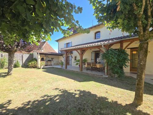 Blis-et-Born Casa | Maison de village avec jardin clos, randonnées, vélos gratuits, cheminée et équipements bébé. - FR-1-616-232