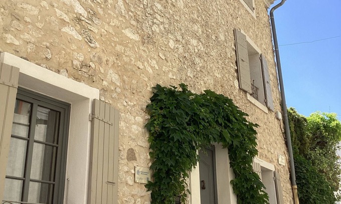 Velleron Casa | Maison de Village en Pierres, à 5minutes de L'isle sur la Sorgue