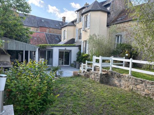 Carrouges Casa | Maison de ville avec jardin clos