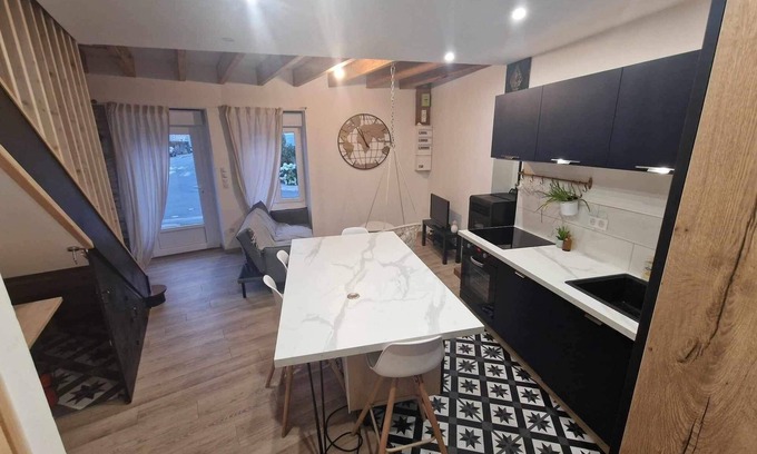 Casson Casa | Maison de Ville Chaleureuse Rénové Avec 2 Chambres et Terrasse