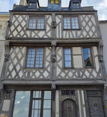 Blois Casa | Maison des Acrobates