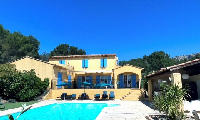 Merindol Villa | SPACIOUS, BRIGHT VILLA. PRIVATE POOL. SUD LUBERON 12 pers. 6 rooms