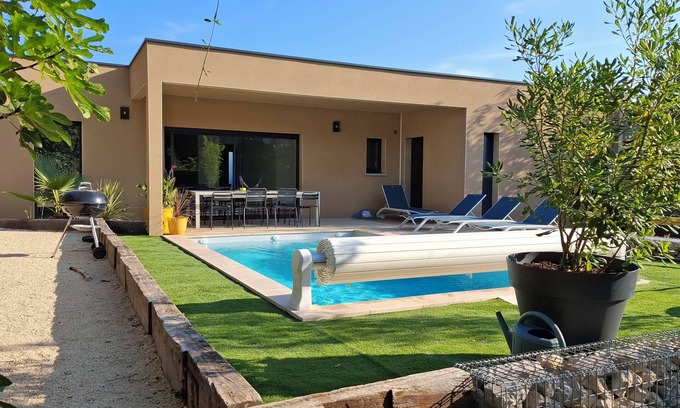 Aubenas Casa | Maison des libellules de dugradus private swimming pool and pétanque court