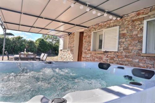 Le Luc Casa | Maison du sud avec jacuzzi