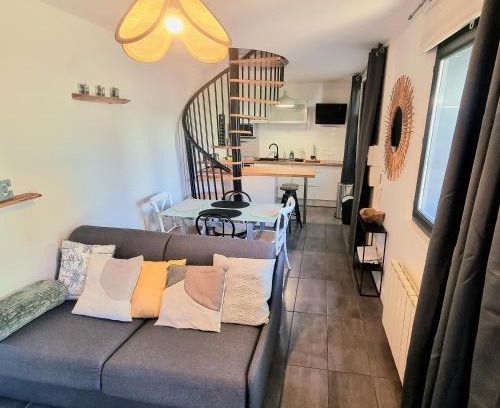Sainte-Anne - Faubourg Noyon Casa | Maison Duplex Confort-Coté Cour et Jardins-Centre Gare