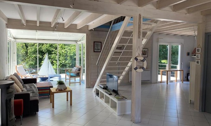 Guerande Casa | Maison en bois avec vue sur étang de Sandun