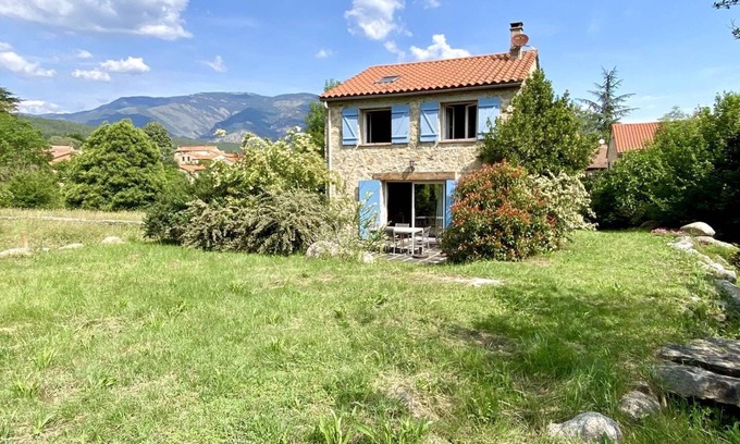 Fuilla Casa | Maison en Pierre 4 Faces, Esprit Chalet Avec Wifi et Jardin Privatif