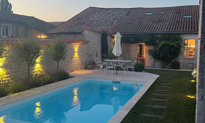 Champniers Casa | Maison en Pierre Avec Piscine Privée