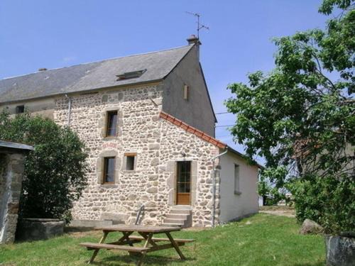 Nizerolles Casa | Maison en pierre avec jardin, jeux enfants et animaux acceptés - FR-1-489-137