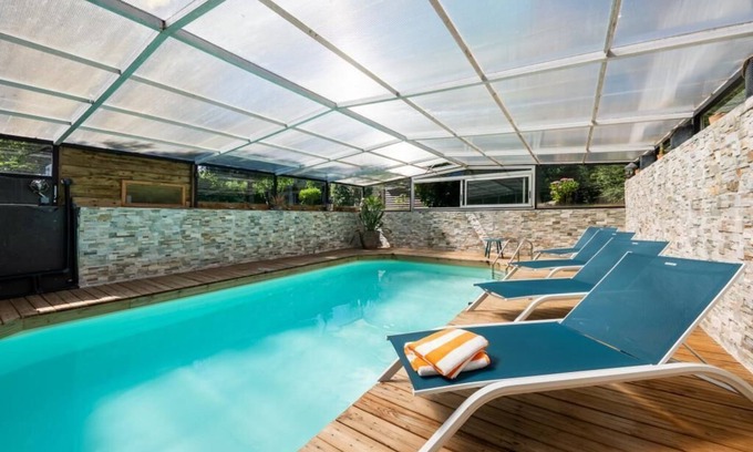 Montfarville Casa | Maison en Pierre, Piscine et Jardin Proche mer