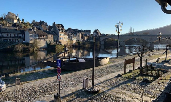 Argentat Casa | Maison en pierre sur les Quais de la Dordogne
