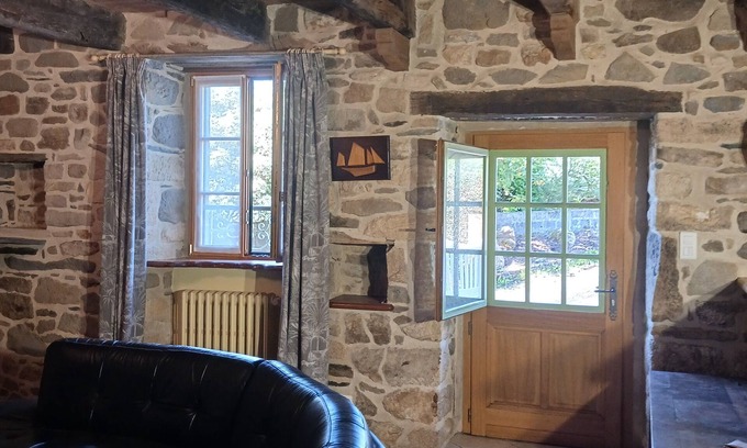 Le Faou Casa | Maison en Pierres au Faou, Centre Bourg et ses Services Accessibles à Pied