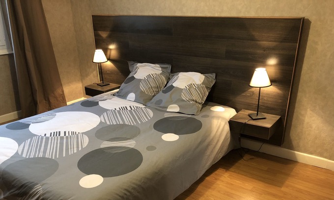 Vic-le-Comte Casa | Maison Entière 5 Personnes