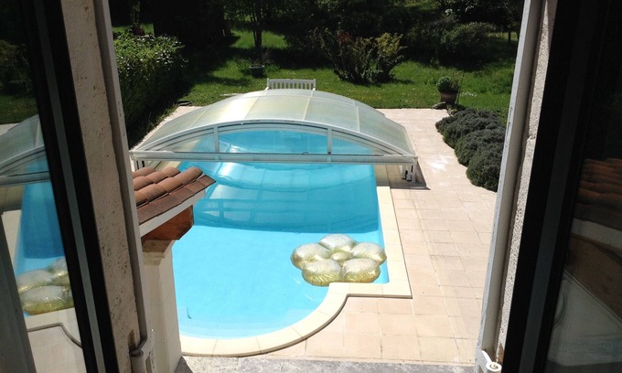 Eyliac Casa | Maison familiale de campagne au bord d'une rivière avec piscine