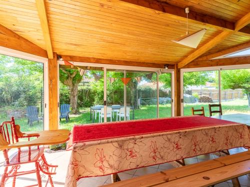 Parentis-en-Born Casa | Maison familiale, 15 pers., jardin privé, proche centre et lac, à 25 min de l'océan - FR-1-319-472