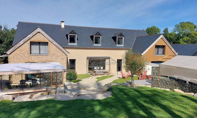 Saint-Lunaire Casa | Maison Familiale à 1,4 km de la Plage de Saint Lunaire