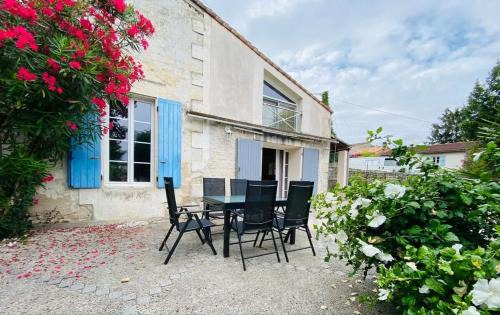 Tour Chabot Gavacherie Casa | Maison familiale spacieuse à Niort avec jardin