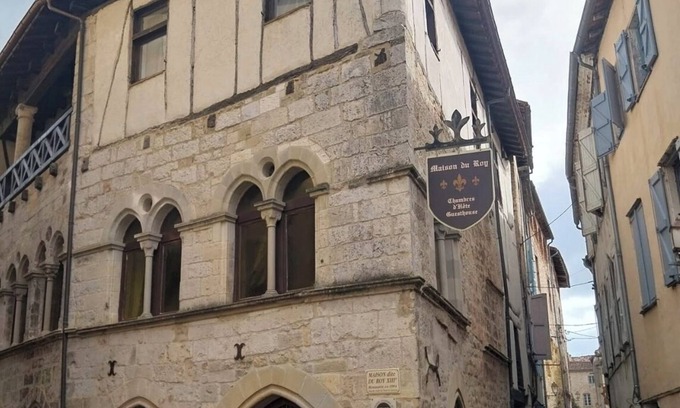 Saint-Antonin Noble Val Apartamento | Maison du Roy -Upper Chambers . JULY and AUGUST is AVAILABLE!