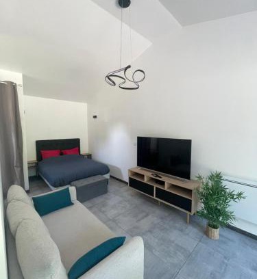 Saint-Georges-des-Coteaux Casa | Maison avec grand espace en hauteur
