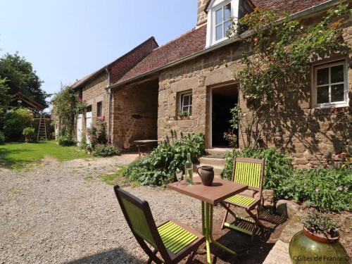 La Carneille Casa | Maison historique arborée avec jardin et étang privés, idéale pour un couple - FR-1-497-135
