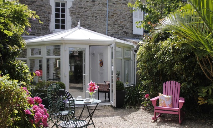 Saint-Vaast-la-Hougue Casa | Casa en Cotentin con jardín exótico, muy cerca del mar.