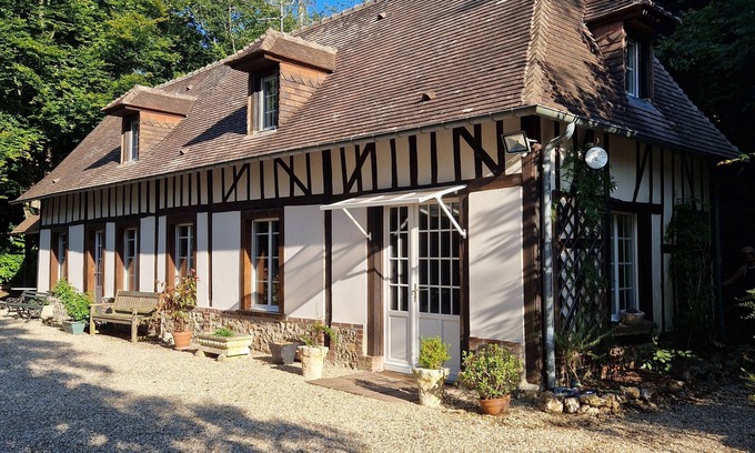 Bernay Casa | Maison Individuelle au Bord de la Rivière