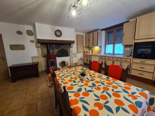 La Berthenoux Casa | Maison individuelle près de la Châtre, jardin privé, jacuzzi - FR-1-591-629
