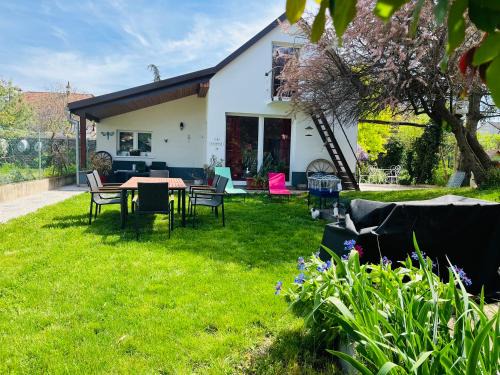 Sainte-Croix-en-Plaine Casa | Maison « jardin la cigogne »