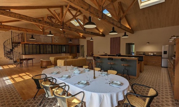 Gondeville Apartamento | Maison lumineuse avec cuisine équipée, 3 chambres avec SDE & WC privatifs, garage et Wifi - Jarnac - FR-1-653-246