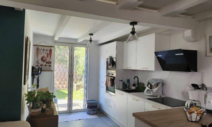 Molini Casa | Maison Mitoyenne sur un Côté Cocooning Restaurée en 2022 à la Décoration Soignée