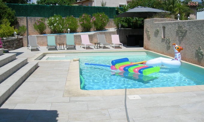 La Bouverie Casa | Maison Moderne Avec Piscine Privée Chauffée, et Proche Commerces