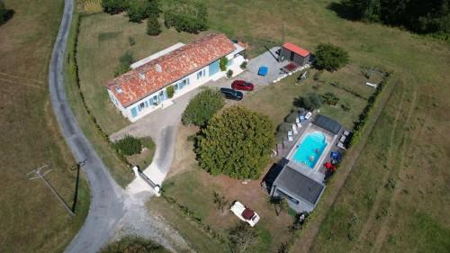 Chillac Casa | Maison Neuve, relaxing countryside home with pool