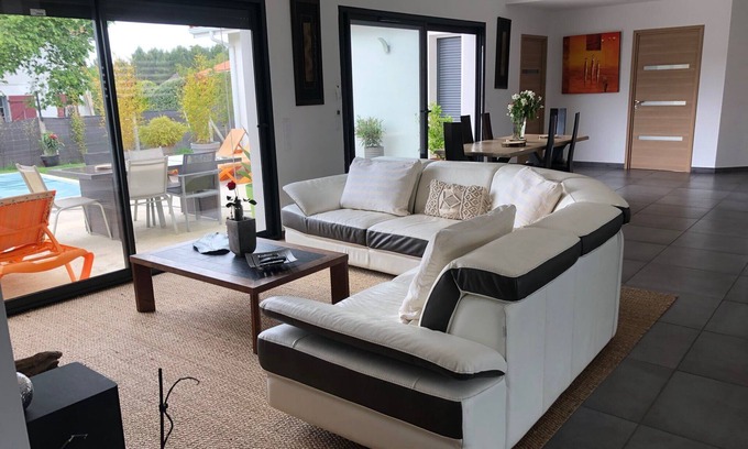 Bias Casa | Maison Neuve Tout Conforts Avec Piscine Privée