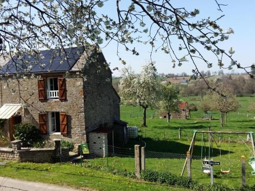 Tinchebray-Bocage Casa | Maison Normande avec Jardin Clôturé, Cheminée et Options Confort, près de la Roche d'Oëtre - FR-1-497-141