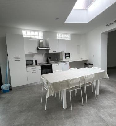 Fontaine-l'Eveque Casa | Maison Pétria