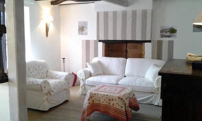 Les Eyzies Casa | Maison Pittoresque Dans Petite rue au Calme Sous les Rochers