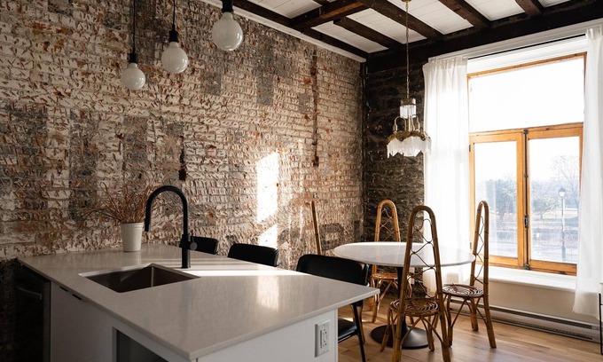 Old Montreal Apartamento | Maison Place Royale by Luxury In Transit