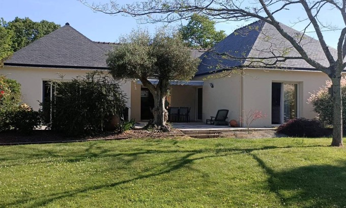 Camors Casa | Maison Plain Pied Avec Grand Jardin Paysager