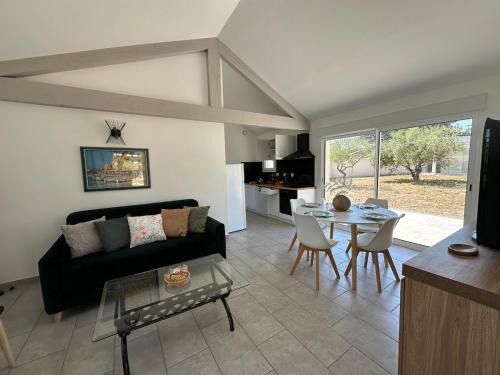 Villeneuve-les-Avignon Casa | Maison pour 4 avec clim et parking