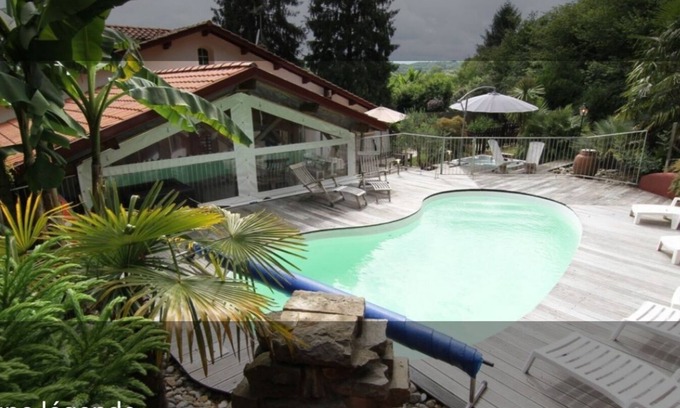 Halsou Casa | Maison Pour 10 Personnes Avec Piscine et spa a 20 mns de Biarritz